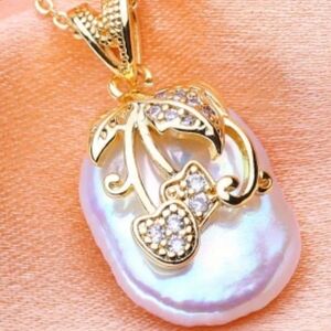Elegant Golden Tone Pearl Pendant Necklace